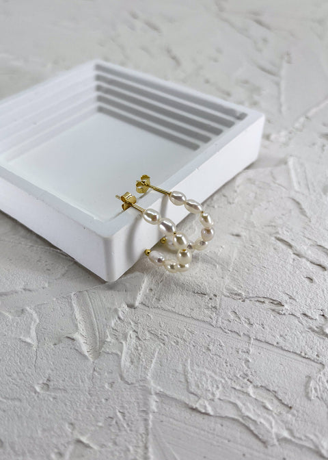 Elara Pearl Earrings