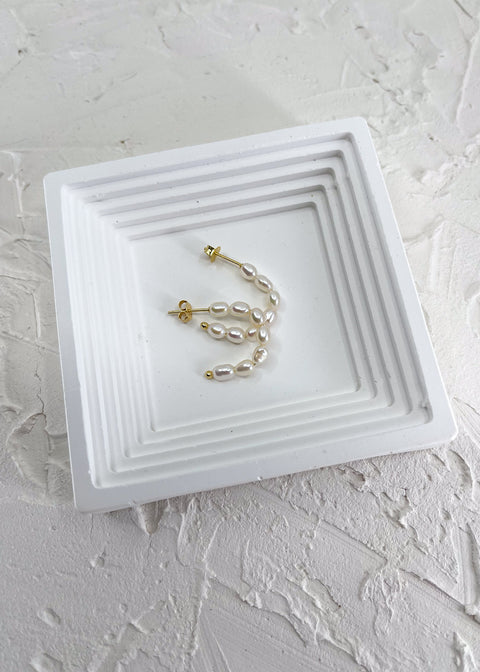 Elara Pearl Earrings